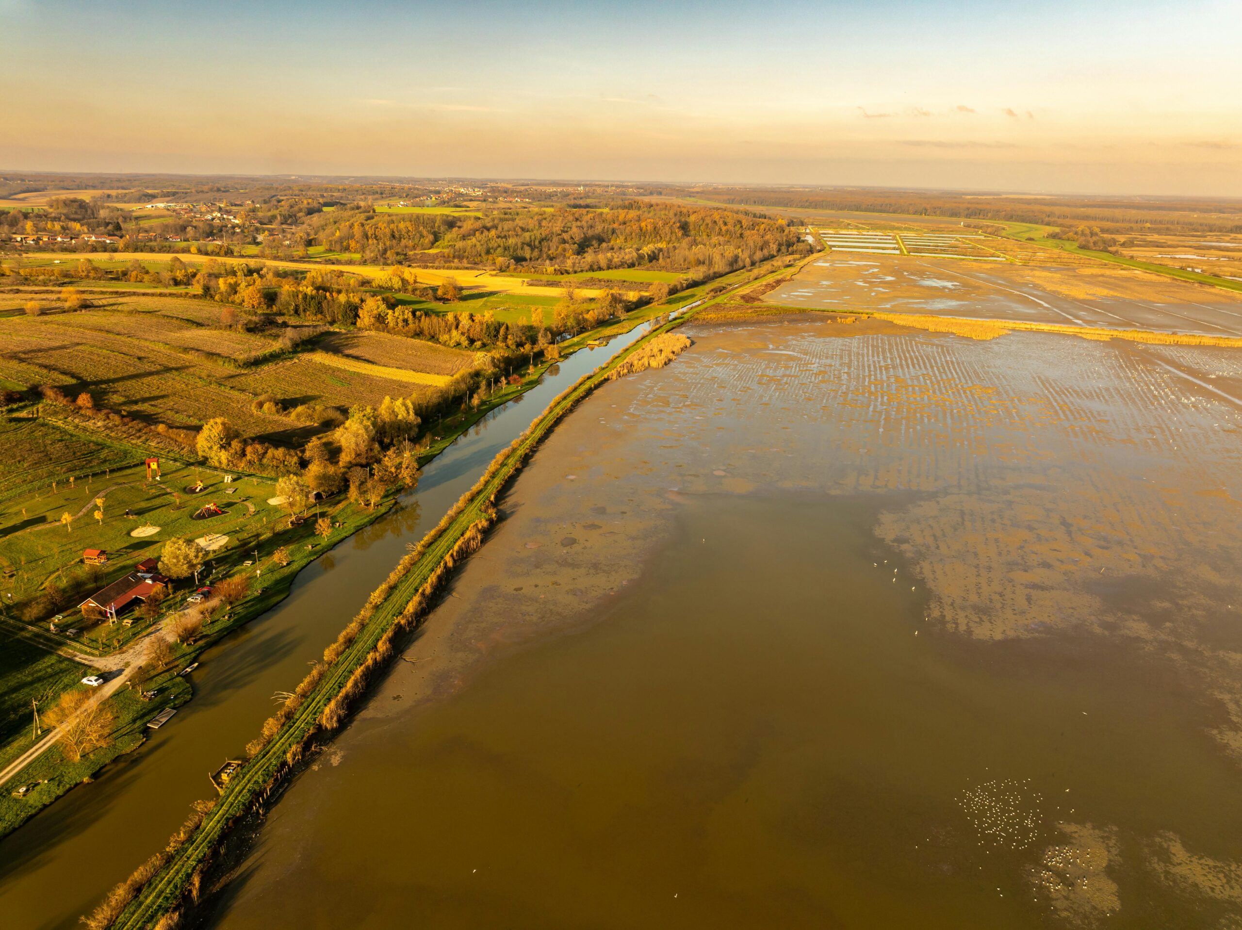 Poplavljeno poljoprivredno zemljište iz vazduha